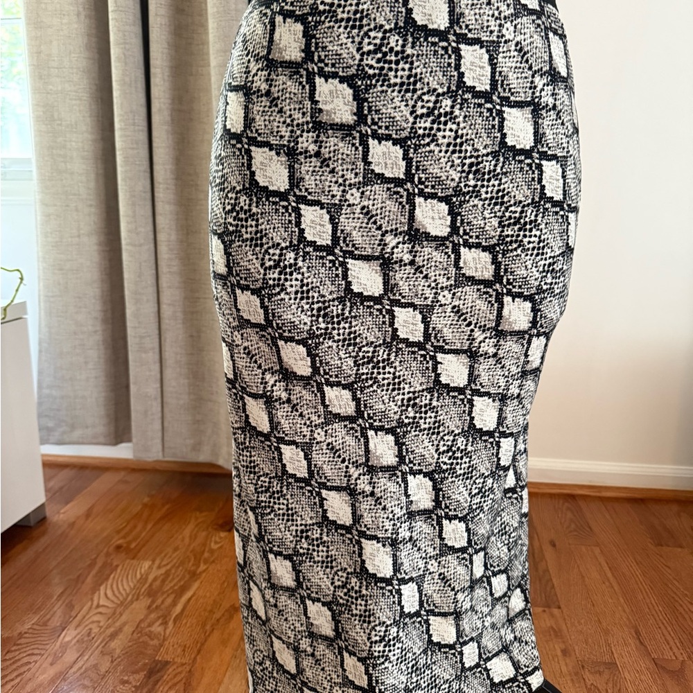 Elegant Black and White Patterned Skirt